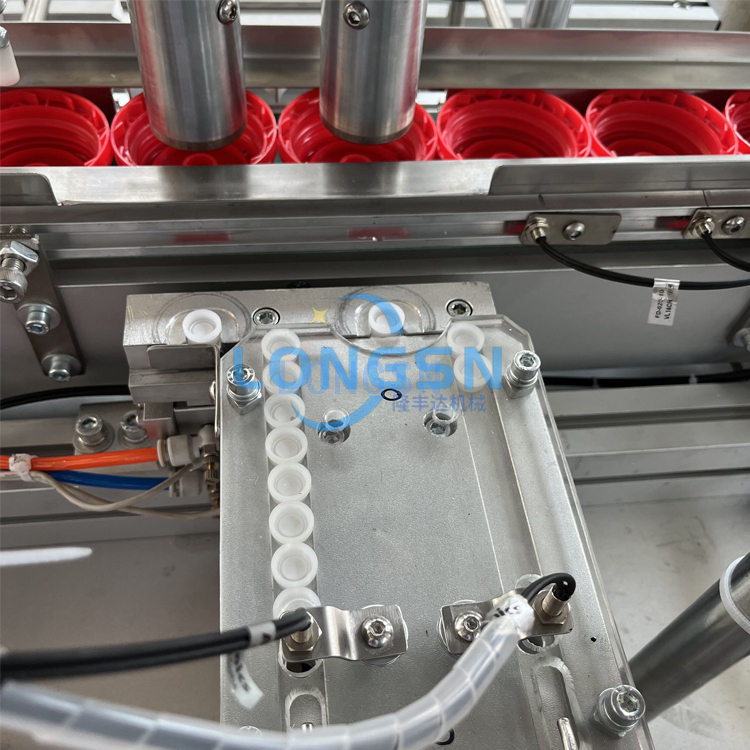 Neue Produkte Automatische Kunststoff-Kanisterdeckel montieren Öldeckel-Montagemaschine