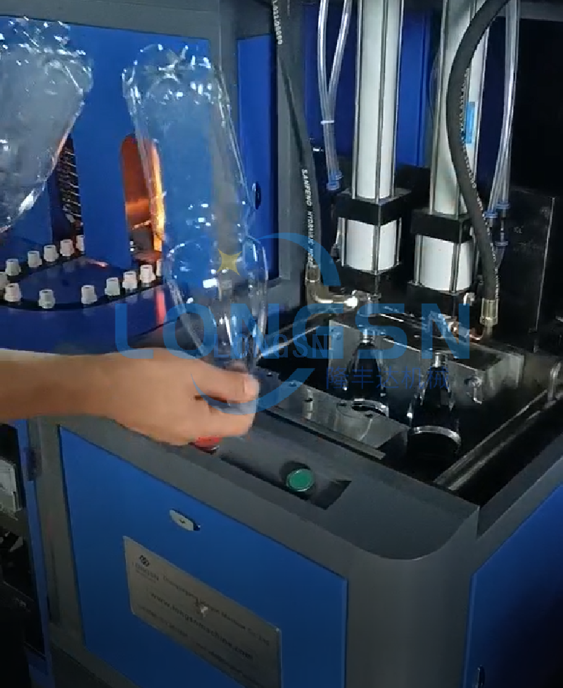 2022 Halbautomatische Haustierwasserflasche Blasen Formmaschine Flaschenherstellung Maschinenpreis