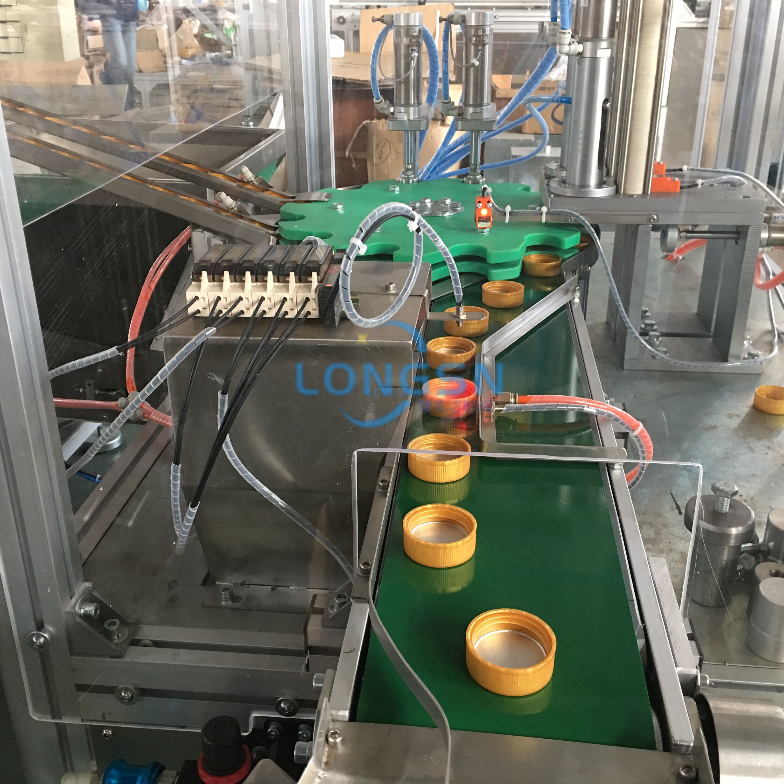 Auto Plastic Bottle Cap Assembly Liner Lining Machine