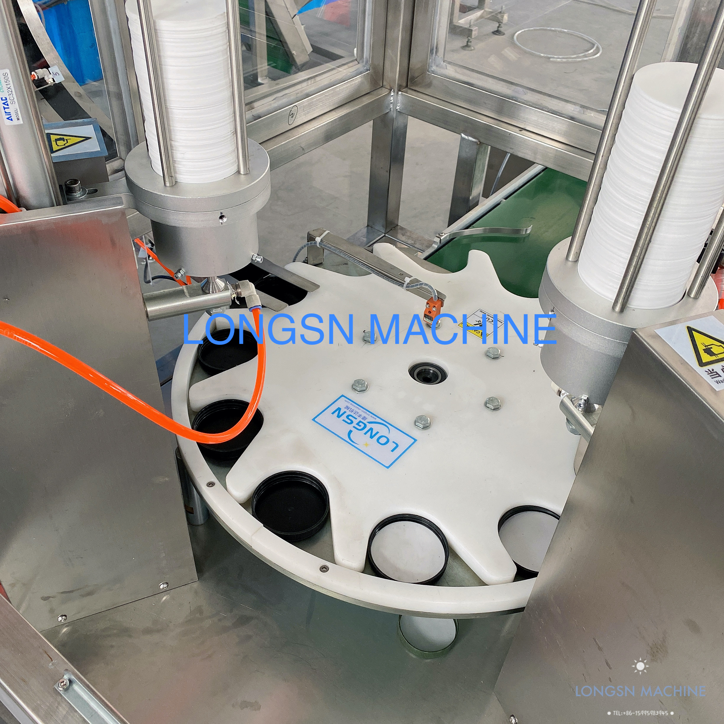 Automatischer Kunststoff 28 mm 30 mm medizinischer Chemikalie -Kappe Wadding Machine Cap Liner Einsatzmaschine